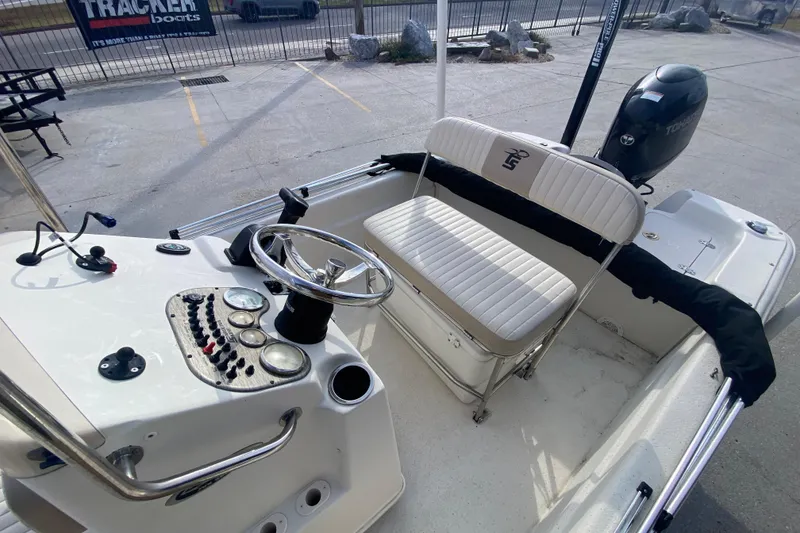 Slide: The Image of 2015 Carolina Skiff 20 JVX CC boat interior with steering console and seating. - 18
