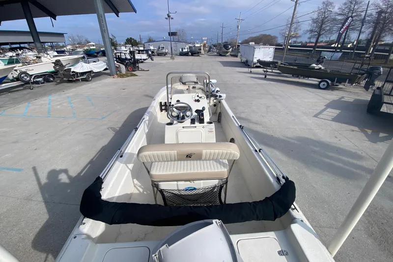 Slide: The Image of 2015 Carolina Skiff 20 JVX CC boat at a marina, showcasing interior and console. - 8