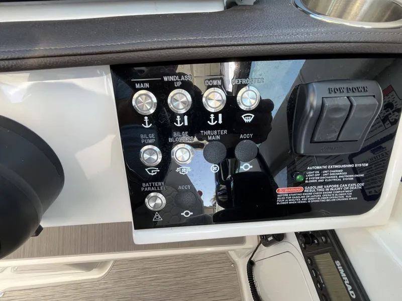 Slide: The Image of Sea Ray Sundancer 320 Outboard 2023 - 11