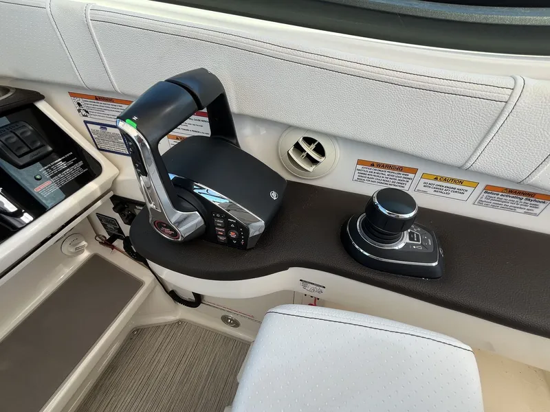 Slide: The Image of Sea Ray Sundancer 320 Outboard 2023 - 12