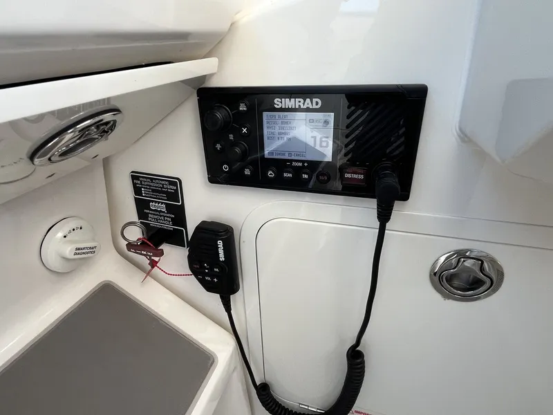 Slide: The Image of Sea Ray Sundancer 320 Outboard 2023 - 13