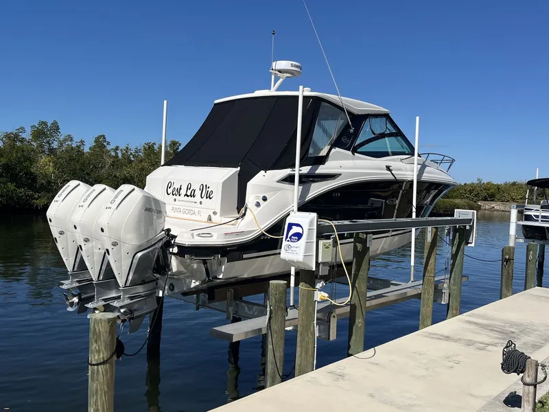 Slide: The Image of Sea Ray Sundancer 320 Outboard 2023 - 2