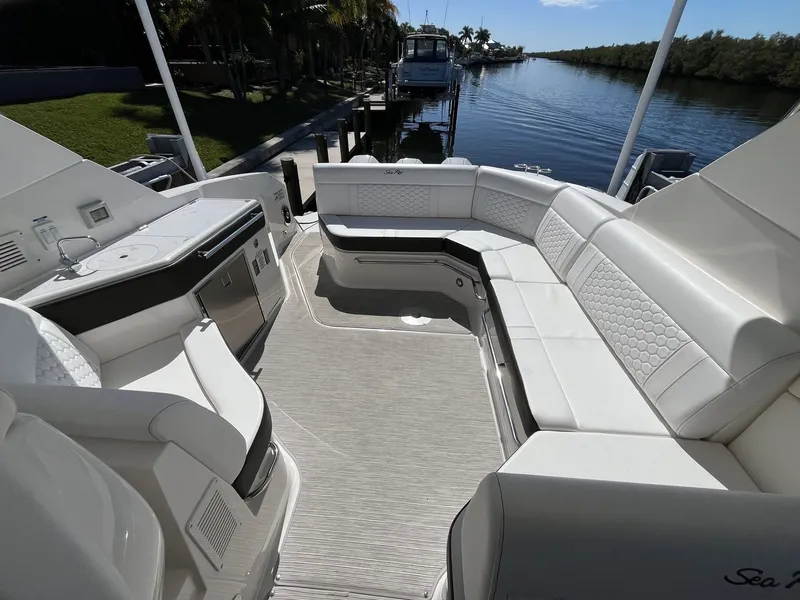 Slide: The Image of Sea Ray Sundancer 320 Outboard 2023 - 20
