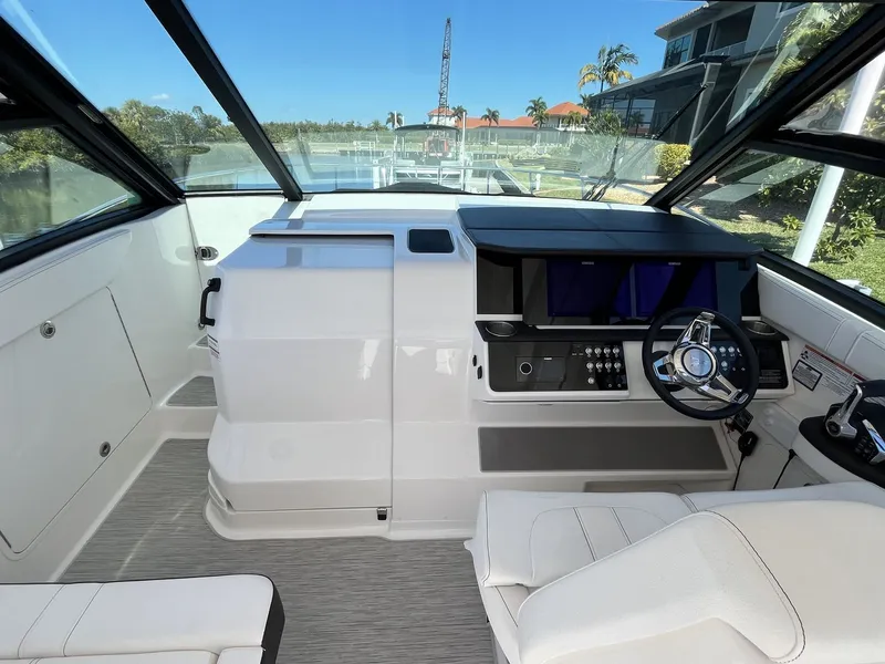 Slide: The Image of Sea Ray Sundancer 320 Outboard 2023 - 26