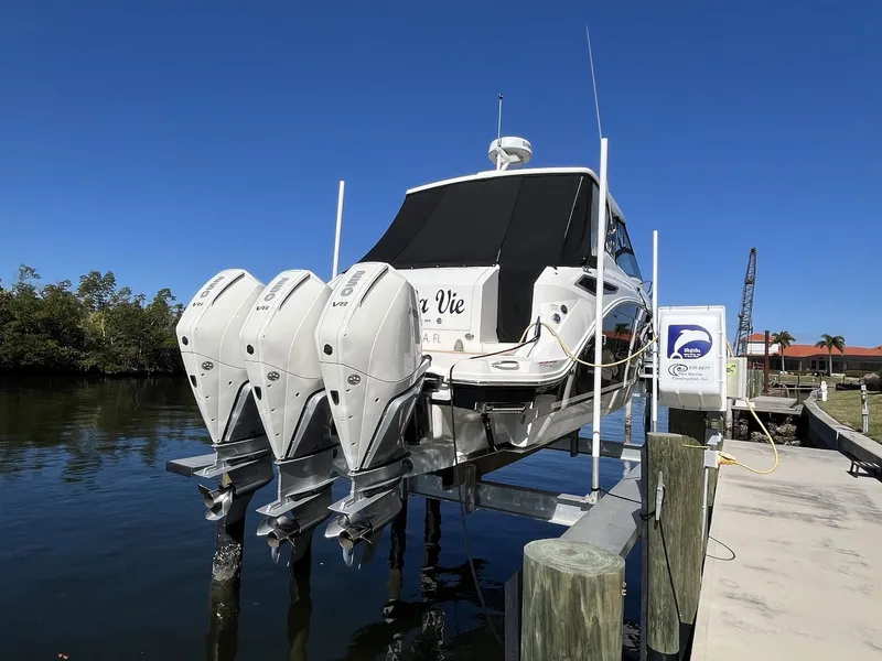 Slide: The Image of Sea Ray Sundancer 320 Outboard 2023 - 3