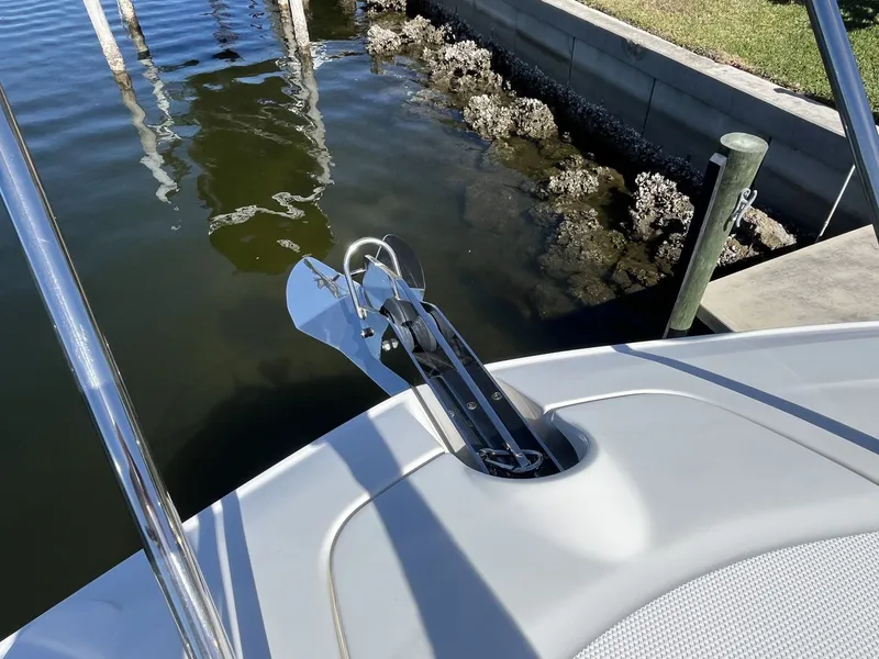 Slide: The Image of Sea Ray Sundancer 320 Outboard 2023 - 31