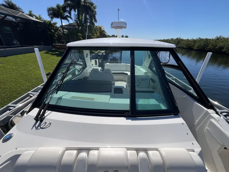 Slide: The Image of Sea Ray Sundancer 320 Outboard 2023 - 32