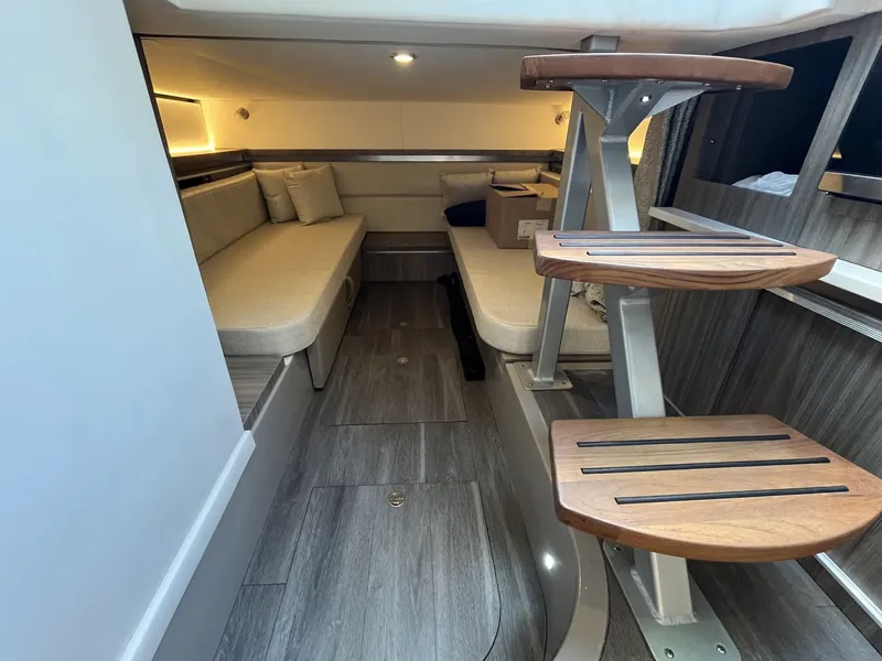 Slide: The Image of Sea Ray Sundancer 320 Outboard 2023 - 44