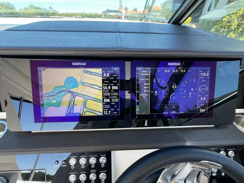 Slide: The Image of Sea Ray Sundancer 320 Outboard 2023 - 8