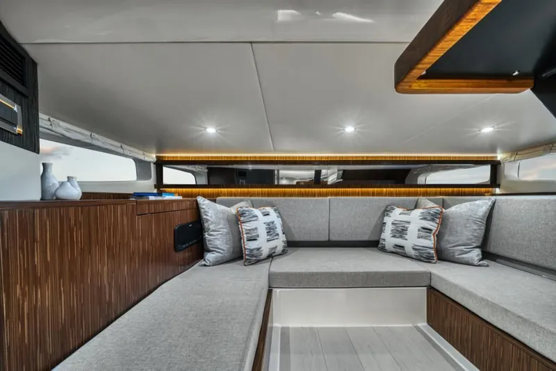 Slide: The Image of 2023-Sea-Ray-Sundancer-370-Outboard-MarineMax - 34