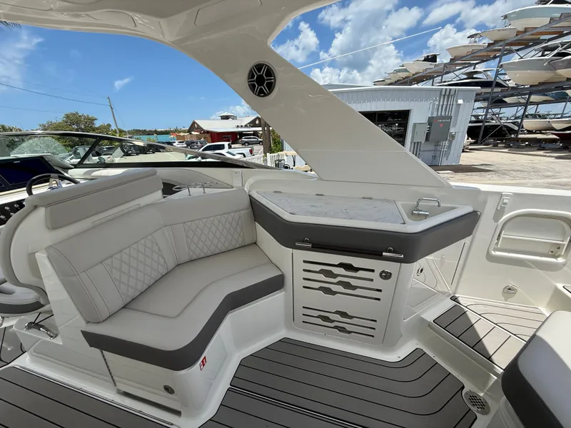 Slide: The Image of Sea Ray SLX 310 Outboard 2026 - 14