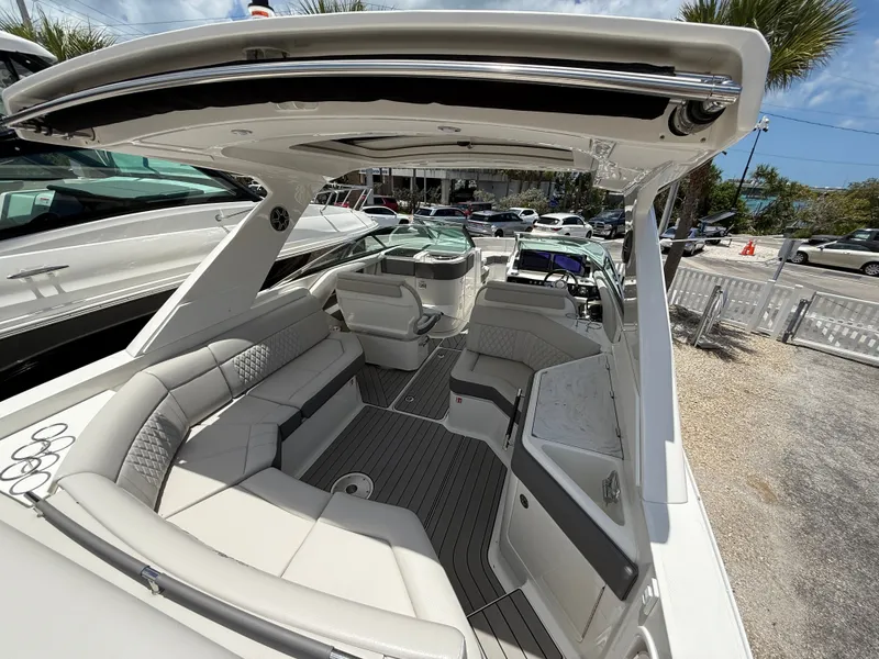 Slide: The Image of Sea Ray SLX 310 Outboard 2026 - 18