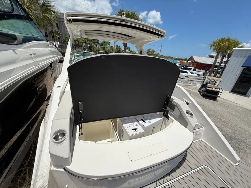 Slide: The Image of Sea Ray SLX 310 Outboard 2026 - 20