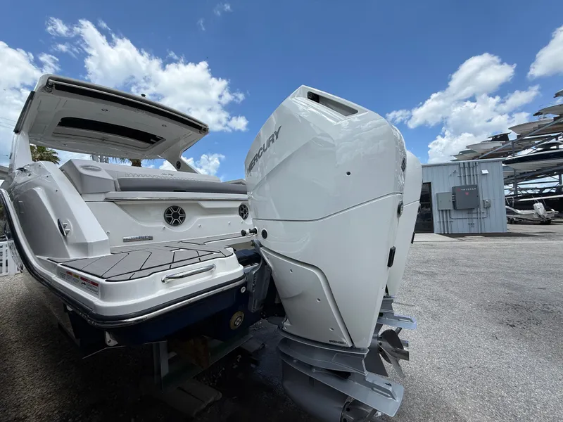 Slide: The Image of Sea Ray SLX 310 Outboard 2026 - 22