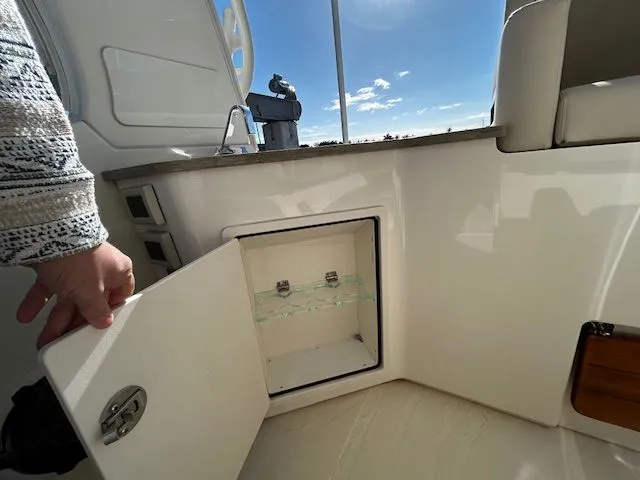 Slide: The Image of Boston Whaler 350 EX 2021 - 10