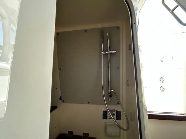 Slide: The Image of Boston Whaler 350 EX 2021 - 13