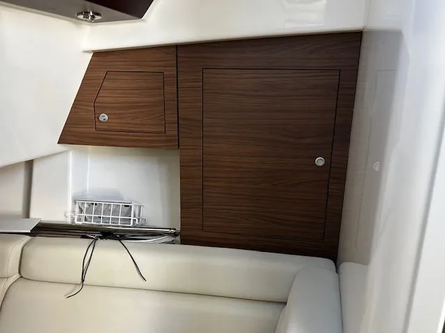 Slide: The Image of Boston Whaler 350 EX 2021 - 15