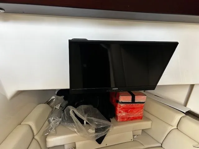 Slide: The Image of Boston Whaler 350 EX 2021 - 16