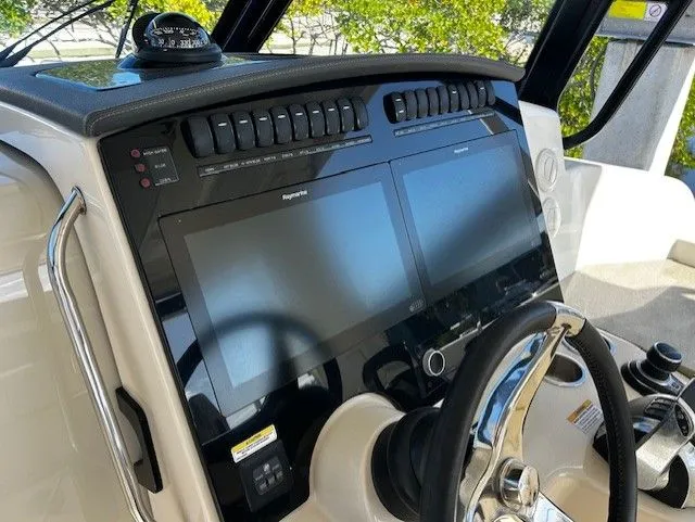Slide: The Image of Boston Whaler 350 EX 2021 - 21