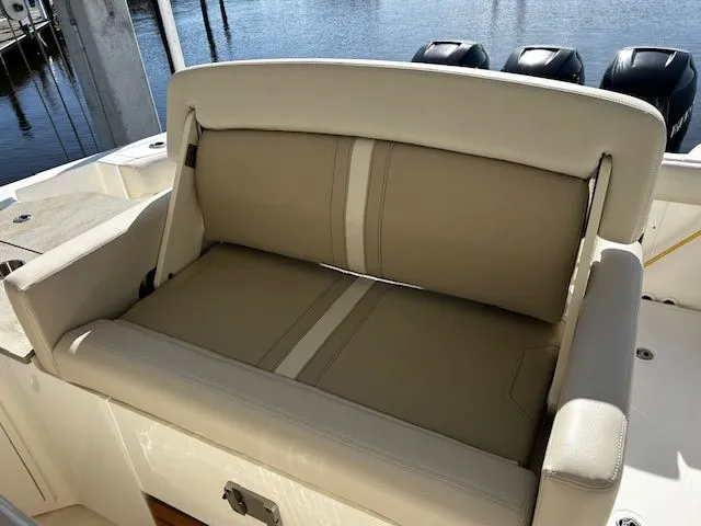 Slide: The Image of Boston Whaler 350 EX 2021 - 23