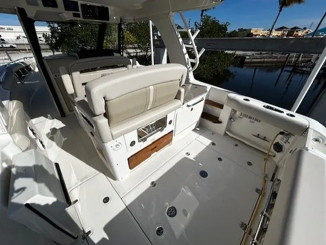 Slide: The Image of Boston Whaler 350 EX 2021 - 31
