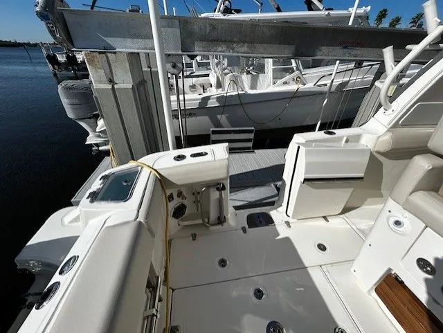 Slide: The Image of Boston Whaler 350 EX 2021 - 32