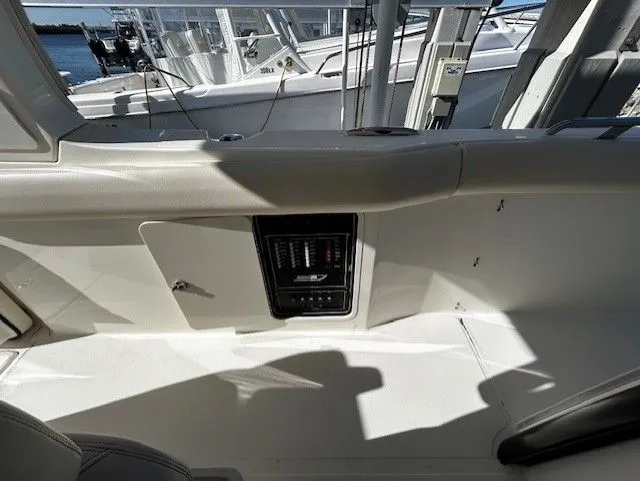 Slide: The Image of Boston Whaler 350 EX 2021 - 9