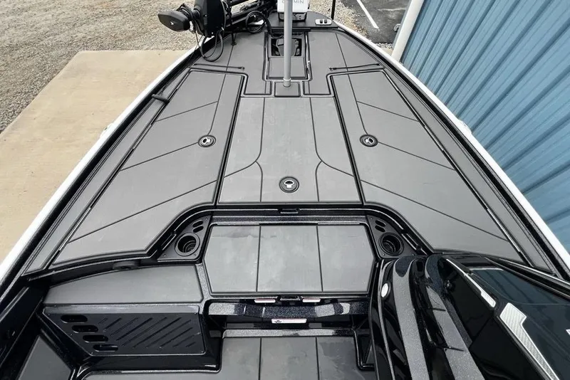 Slide: The Image of 2026 Nitro Z19 XL Pro boat deck with sleek design and storage compartments. - 7
