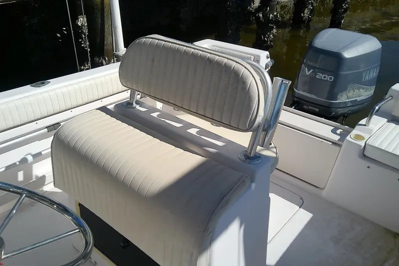 Slide: The Image of 1999 Grady-White Escape 209 boat interior with Yamaha V6 200 outboard motor. - 15