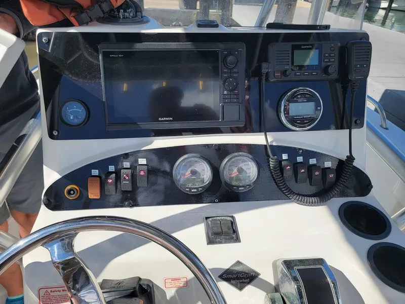 Slide: The Image of Boston Whaler 210 Outrage 2004 - 4