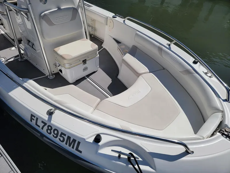 Slide: The Image of Boston Whaler 210 Outrage 2004 - 5