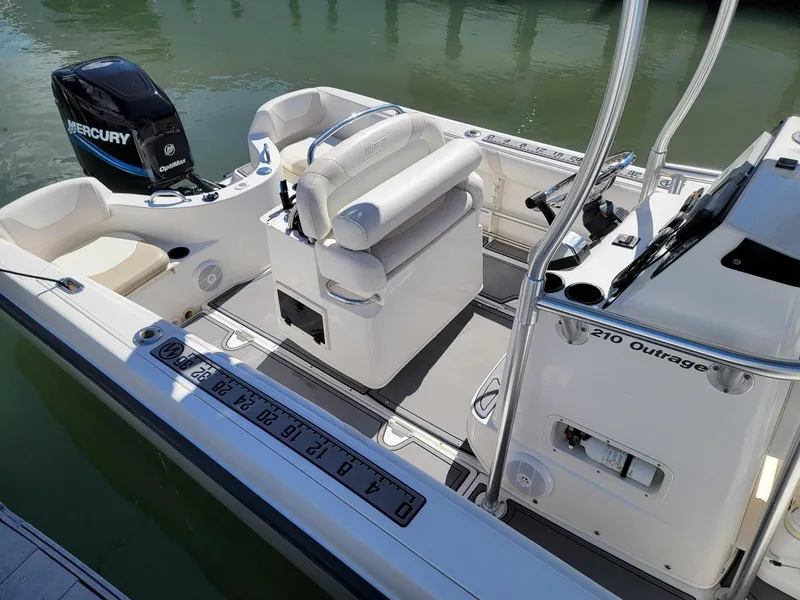 Slide: The Image of Boston Whaler 210 Outrage 2004 - 6
