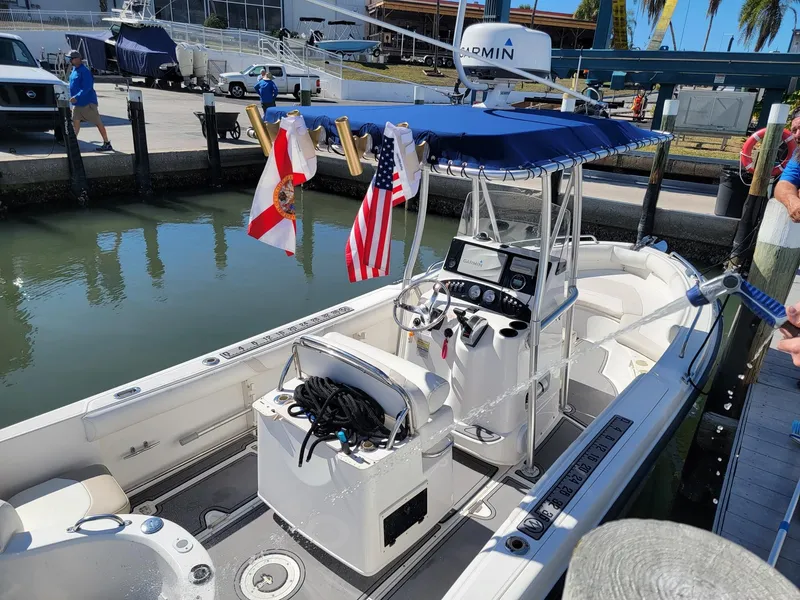 Slide: The Image of Boston Whaler 210 Outrage 2004 - 9