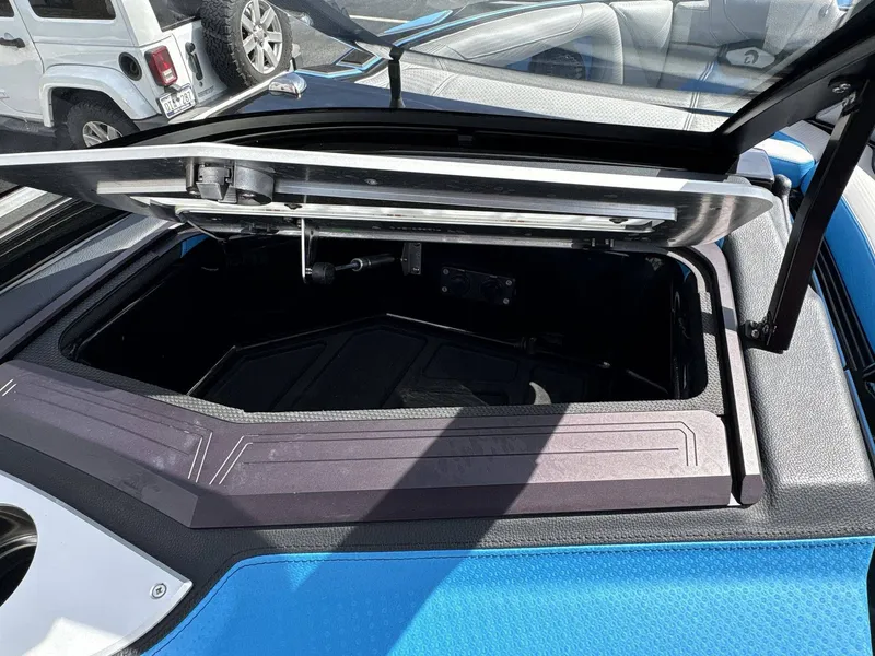 Slide: The Image of Centurion Ri230 2022 - 27