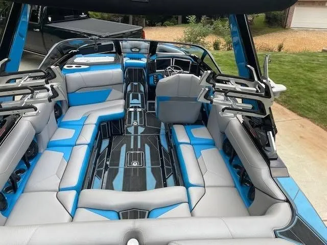 Slide: The Image of Centurion Ri230 2022 - 34