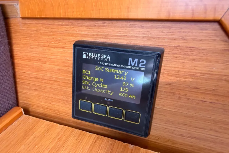 Slide: The Image of Battery monitor display on 2014 Jeanneau Sun Odyssey 469, showing charge and capacity. - 74