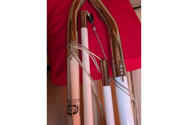 Slide: The Image of Gold and white boat outriggers on a 1989 Blackman Billfisher 26. - 17