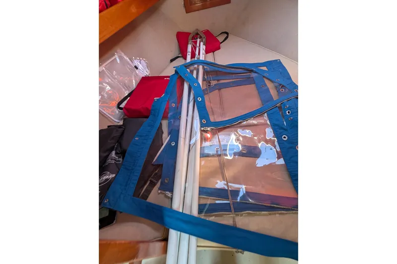 Slide: The Image of 1989 Blackman Billfisher 26 boat interior with blue canvas and accessories. - 18