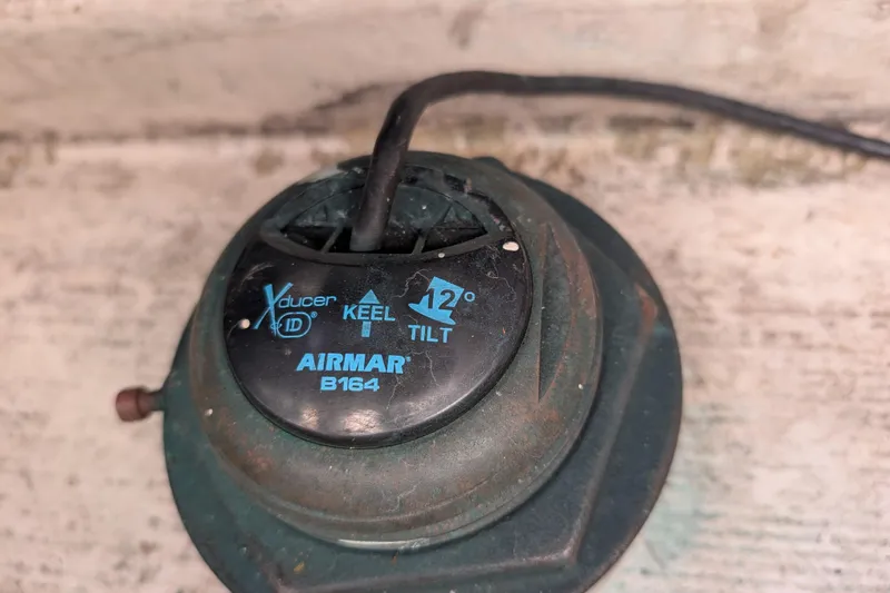 Slide: The Image of Airmar B164 transducer with 12° tilt on Blackman Billfisher 26, 1989 model. - 27