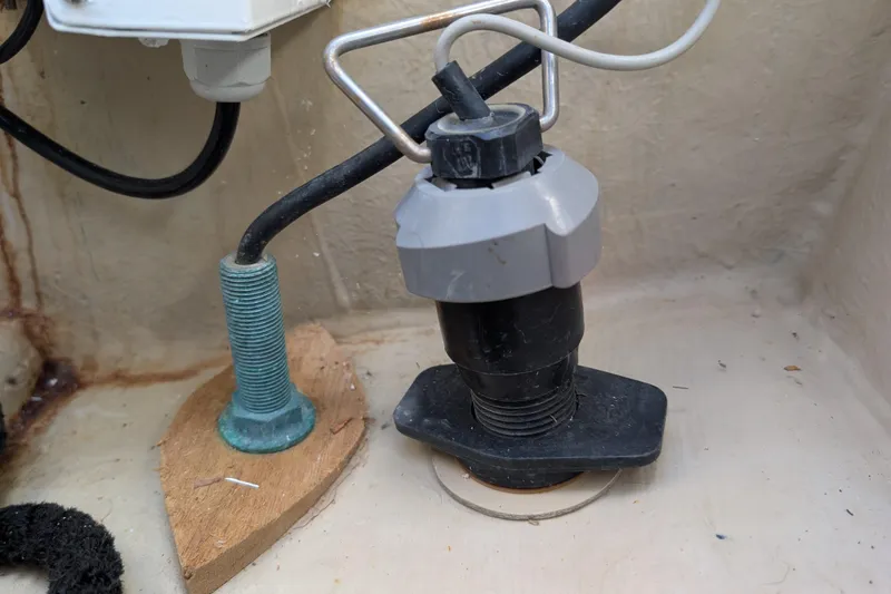 Slide: The Image of Boat wiring and components inside a 1989 Blackman Billfisher 26. - 29