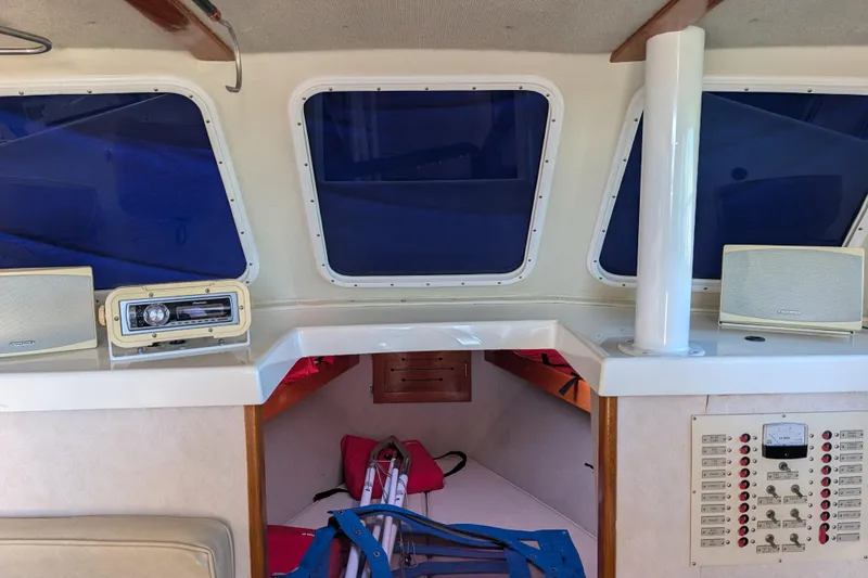 Slide: The Image of Interior of 1989 Blackman Billfisher 26 boat with vintage radio and speakers. - 42
