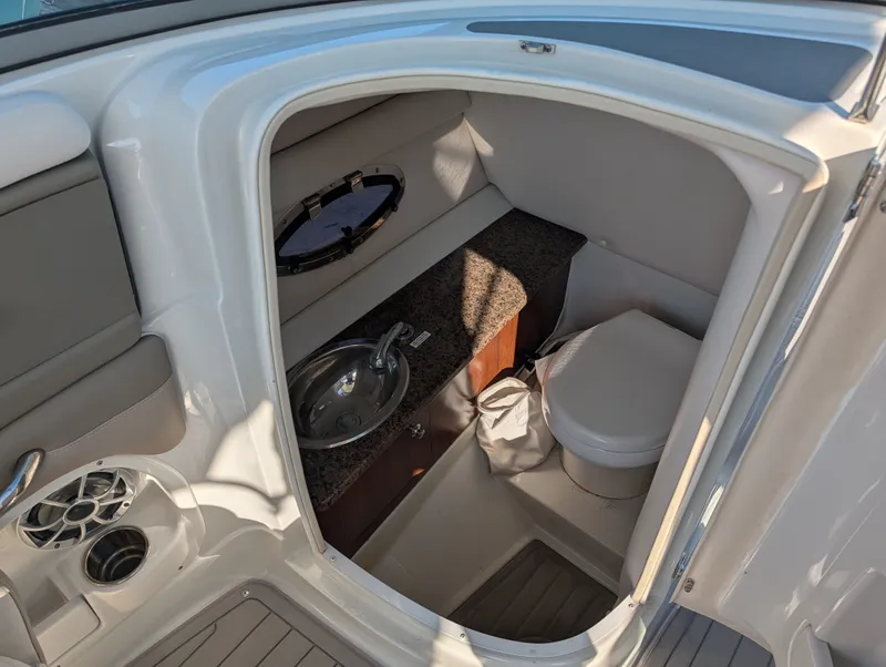 Slide: The Image of Crownline Boats E26 XS 2018 - 6