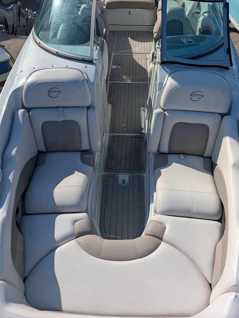 Slide: The Image of Crownline Boats E26 XS 2018 - 8