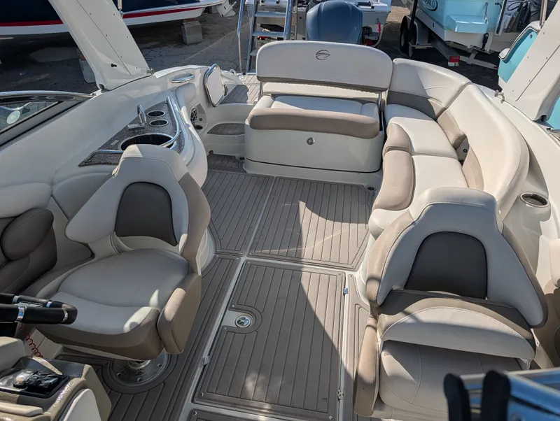 Slide: The Image of Crownline Boats E26 XS 2018 - 9