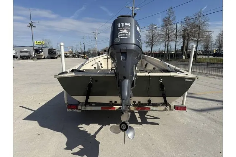Slide: The Image of Rear view of 2009 Express HD20 boat with outboard motor on trailer. - 8