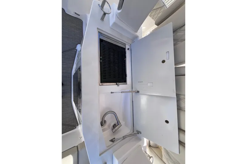 Slide: The Image of Regal 33 SAV 2019 - 48