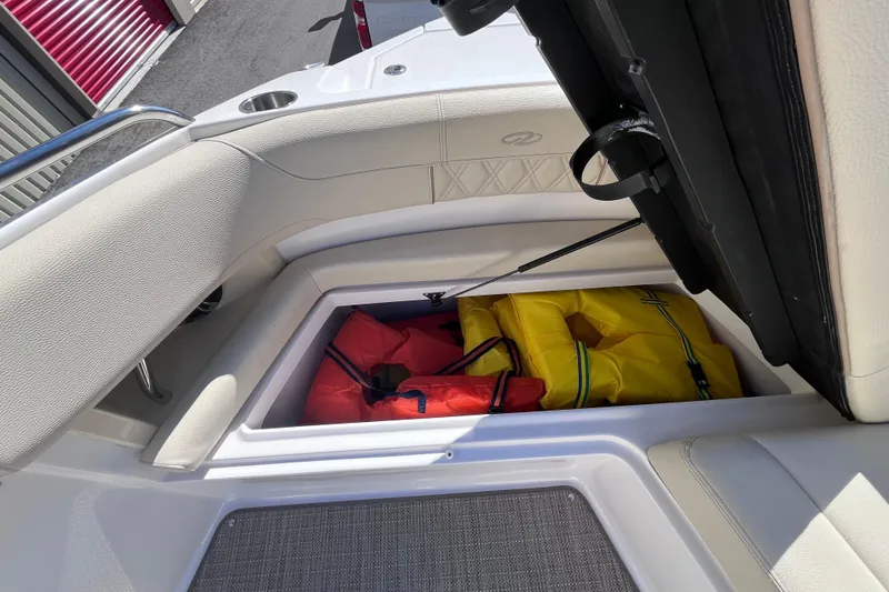 Slide: The Image of Regal 33 SAV 2019 - 56