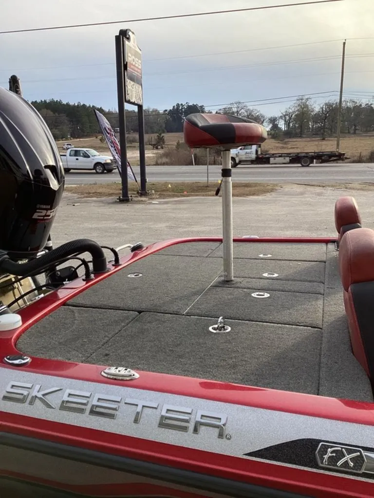 Slide: The Image of Skeeter FX 21 2015 - 6