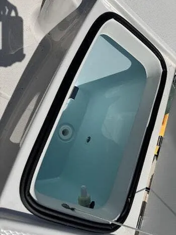 Slide: The Image of Robalo CENTER CONSOLE R200 2025 - 16