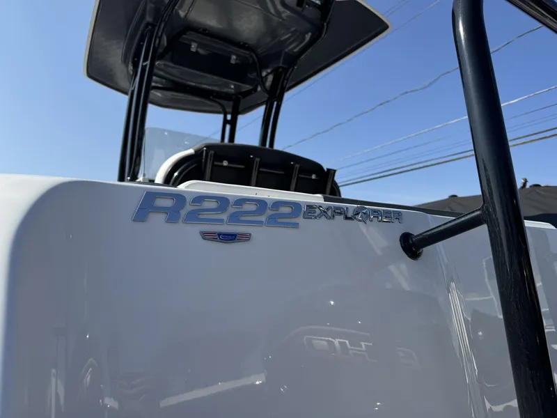 Slide: The Image of Robalo Explorer R222EX 2025 - 3